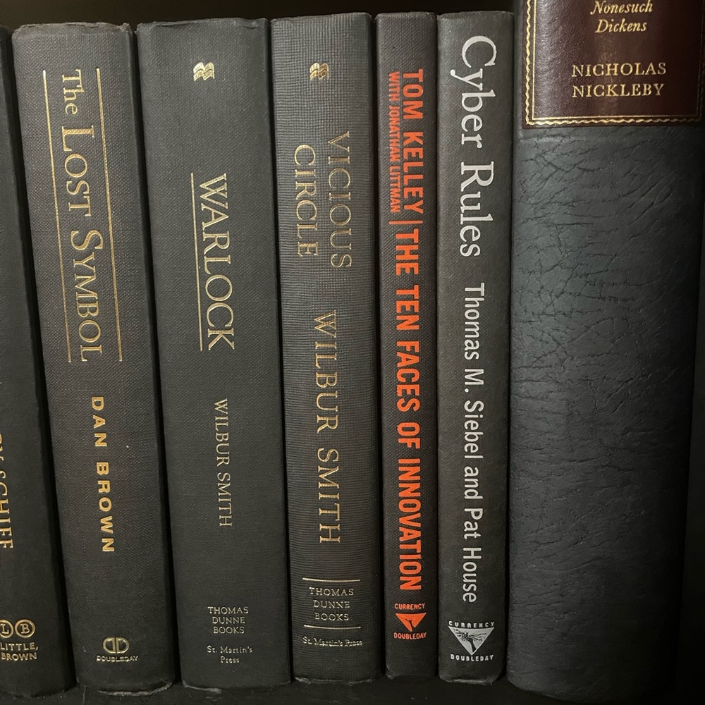 ✨ Moving SALE ✨ Box of books 📚